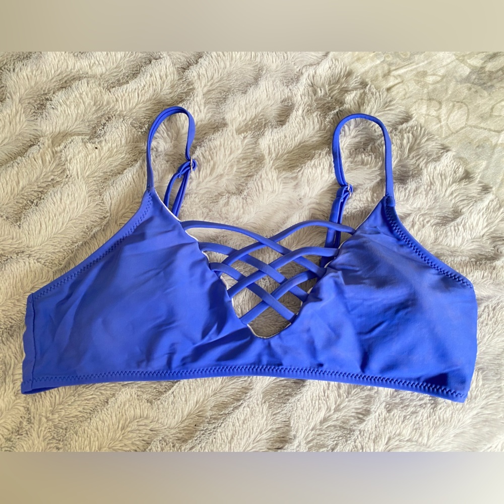 3/$15 blue bikini top, adjustable straps, clip at the back, removable padding